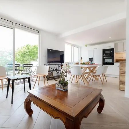 Superbe T3 De 70m2 Face A La *