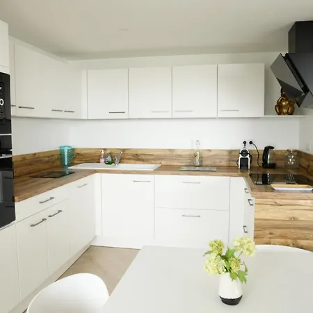 Superbe T3 De 70m2 Face A La *